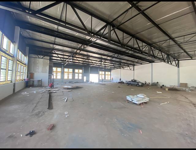 1,000M² WAREHOUSE TO LET IN BRIARDENE